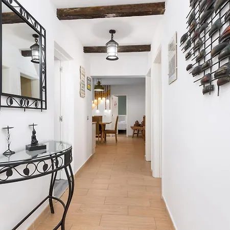 Chabela's Bed & Breakfast 2*